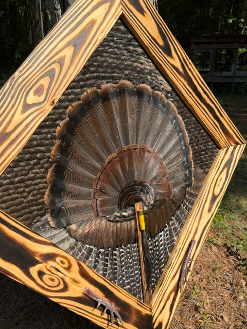 Soporte artesanal de pavo con diamantes